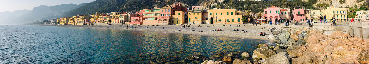 Dorf Varigotti an der italienischen Riviera © iStock.com / Faabi